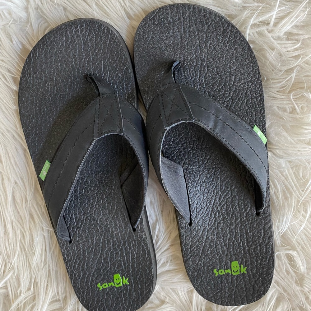 Sanuk men’s flip flops